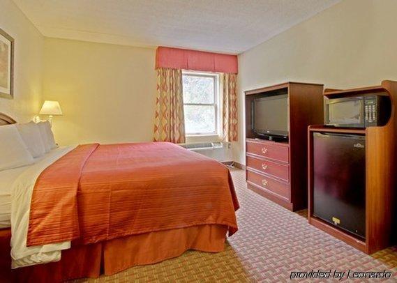 Quality Inn & Suites Lexington Near I-64 And I-81 Timber Ridge Room photo